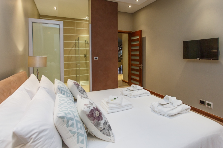 5 Bedroom Property for Sale in Oewersig Western Cape